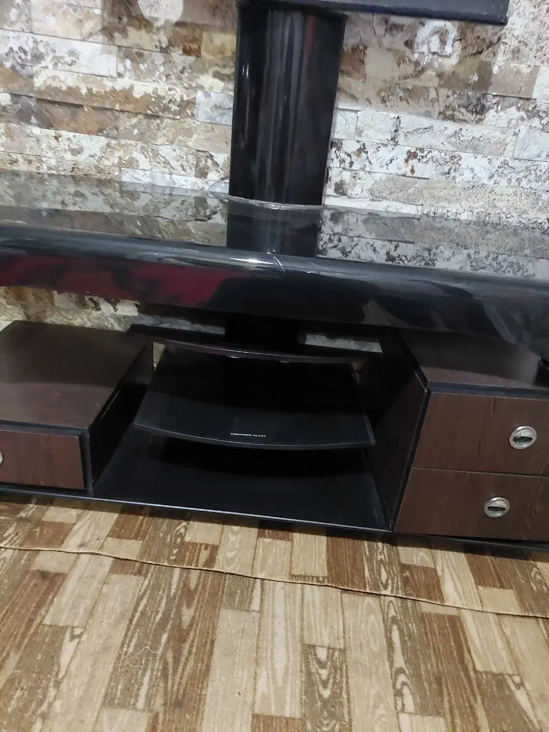 میز تلویزیون درحد نو کاملا سالم قیمت مناسب|میز تلویزیون|تنکابن, |دیوار