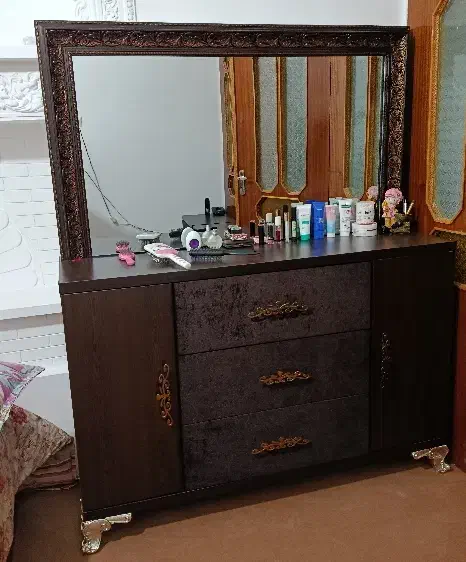 تخت، دراور و دو پاتختی سالم(بدون خوشخواب و روتختی)|تخت و سرویس خواب|بیرجند, |دیوار