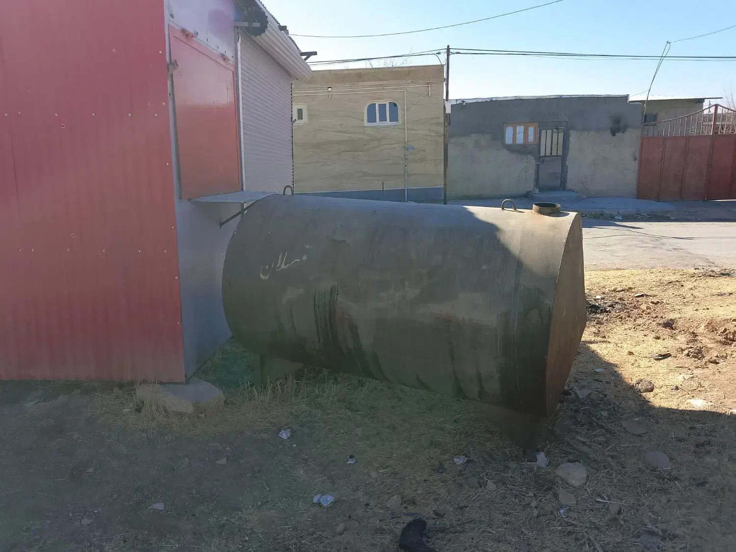 تانک 2هزار لیتر|مصالح و تجهیزات ساختمان|سریش آباد, |دیوار