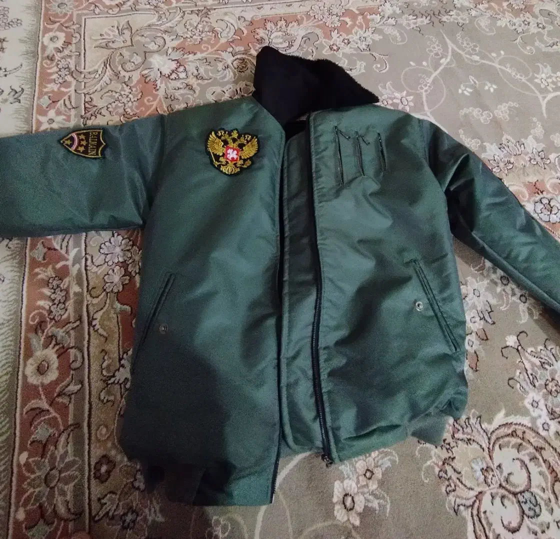 خلبانی یقه خز بوفالوی|لباس|دورود, |دیوار