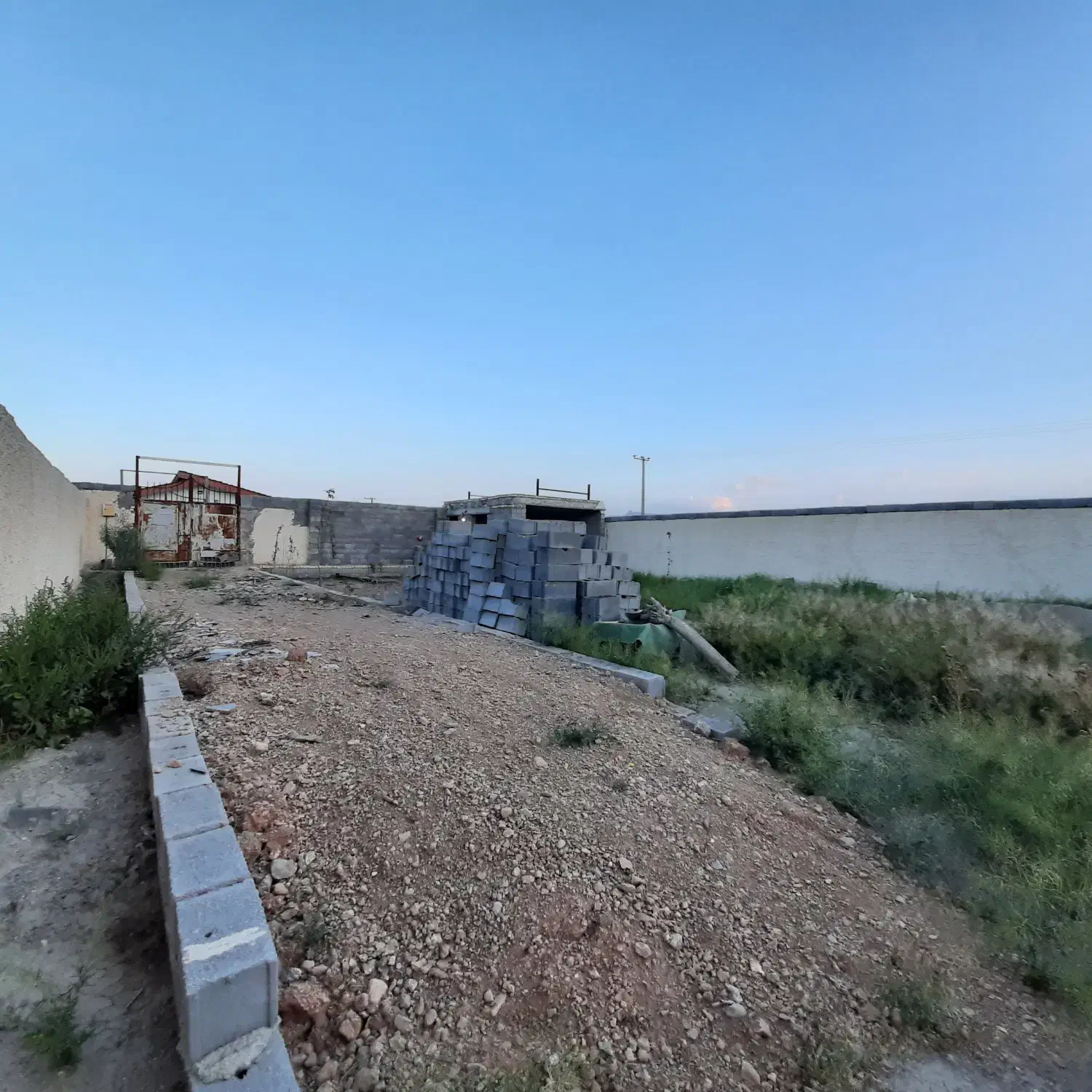 اجاره ملک چهار دیواری واقع در روستای دشتی|اجارهٔ دفتر صنعتی، کشاورزی، تجاری|اصفهان, بهارستان|دیوار