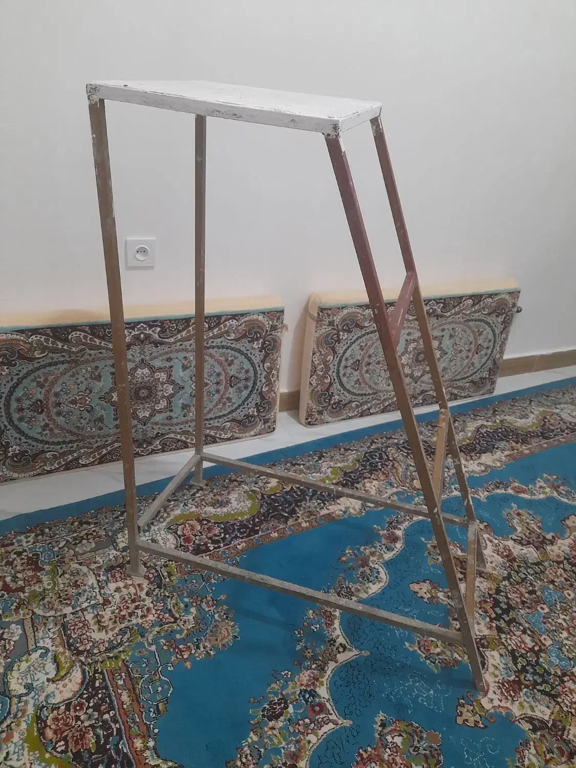 چهارپایه|صندلی و نیمکت|سنقر, |دیوار