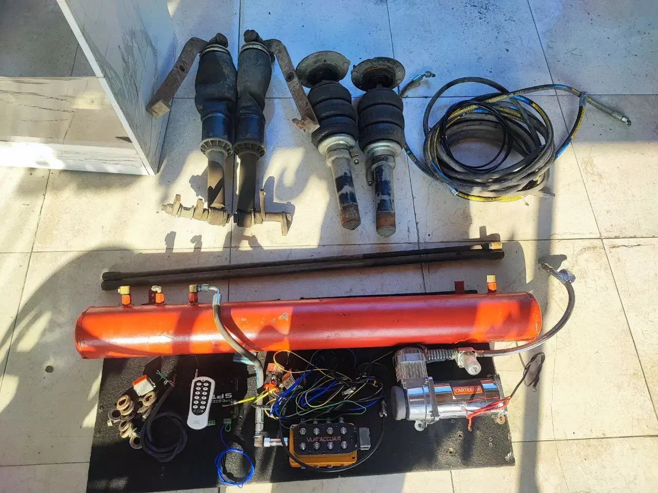 پنوماتیک|قطعات یدکی و لوازم جانبی|لنگرود, |دیوار