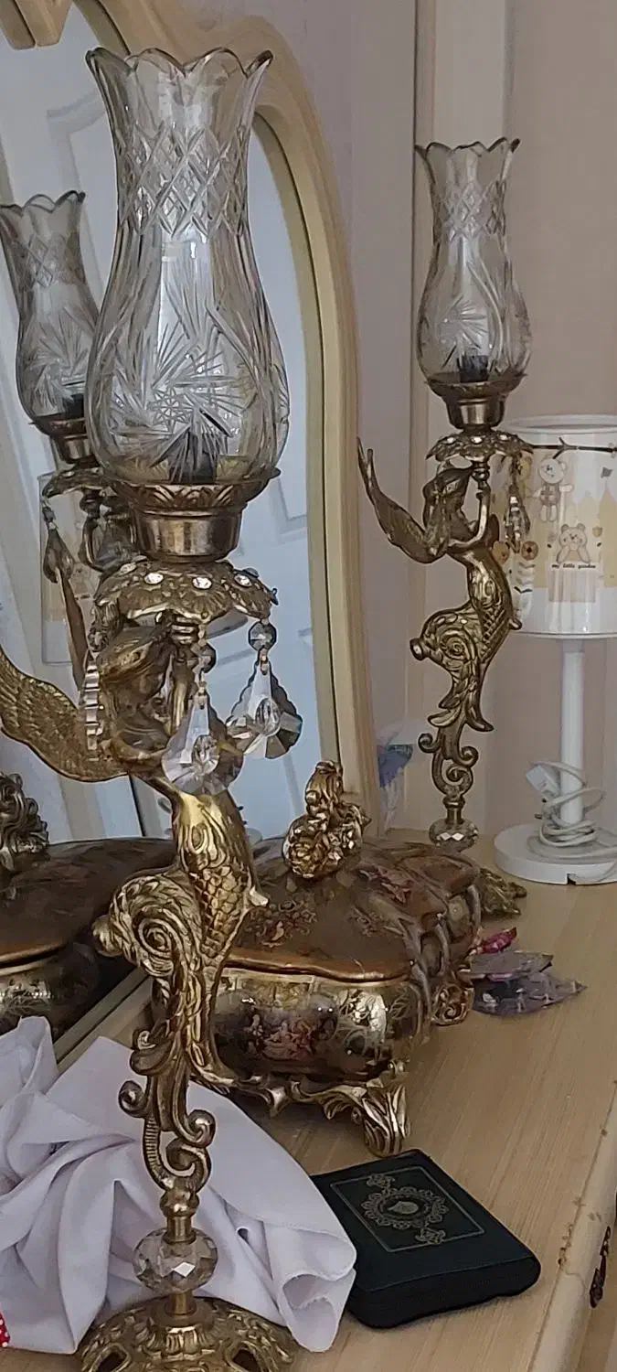 سه عدد لوستر برنز و دو عدد شمع دان برنز|لوستر و چراغ آویز|هشتگرد, شهرک بعثت|دیوار