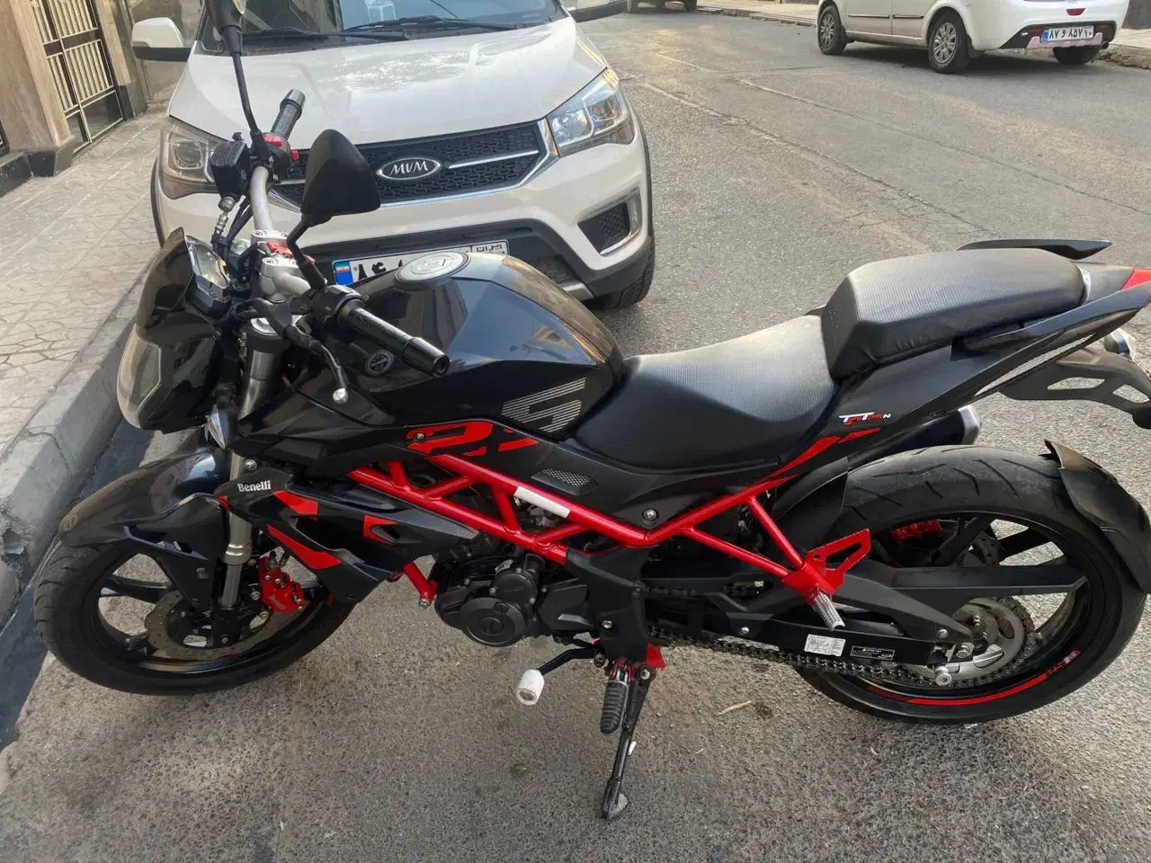 بنلی ۲۵۰ تک|موتورسیکلت|ری, بازار آهن|دیوار