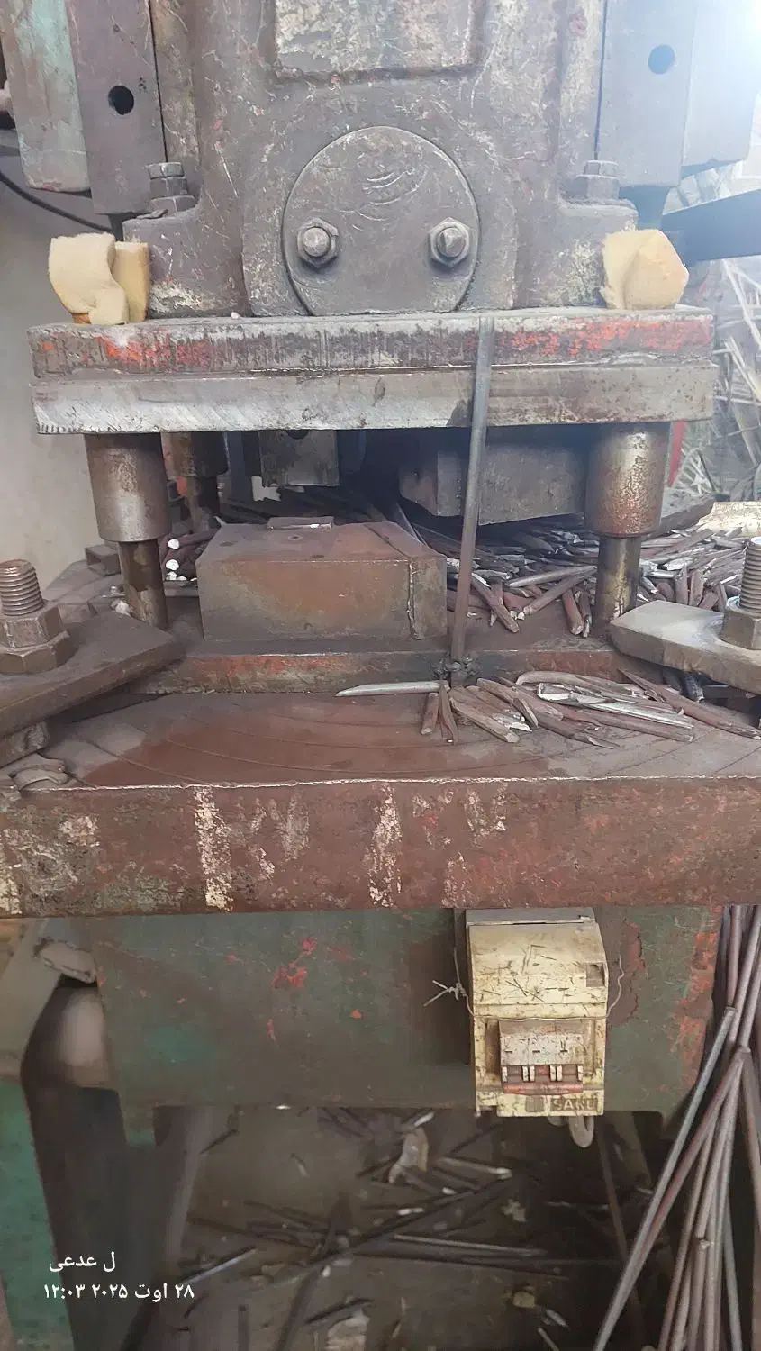 فروش پرس هیدرولیک با دو قالب تیز و یک خم|ماشینآلات صنعتی|مشهد, بهار|دیوار