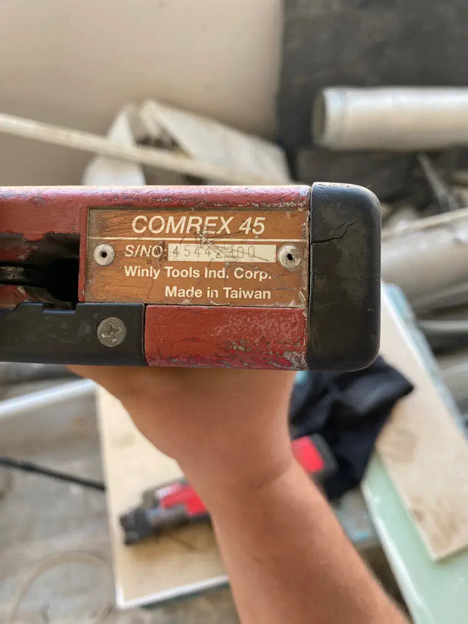 تفنگ هیلتی و سنگ بر ابی محک|ابزارآلات|شیراز, انجیر|دیوار