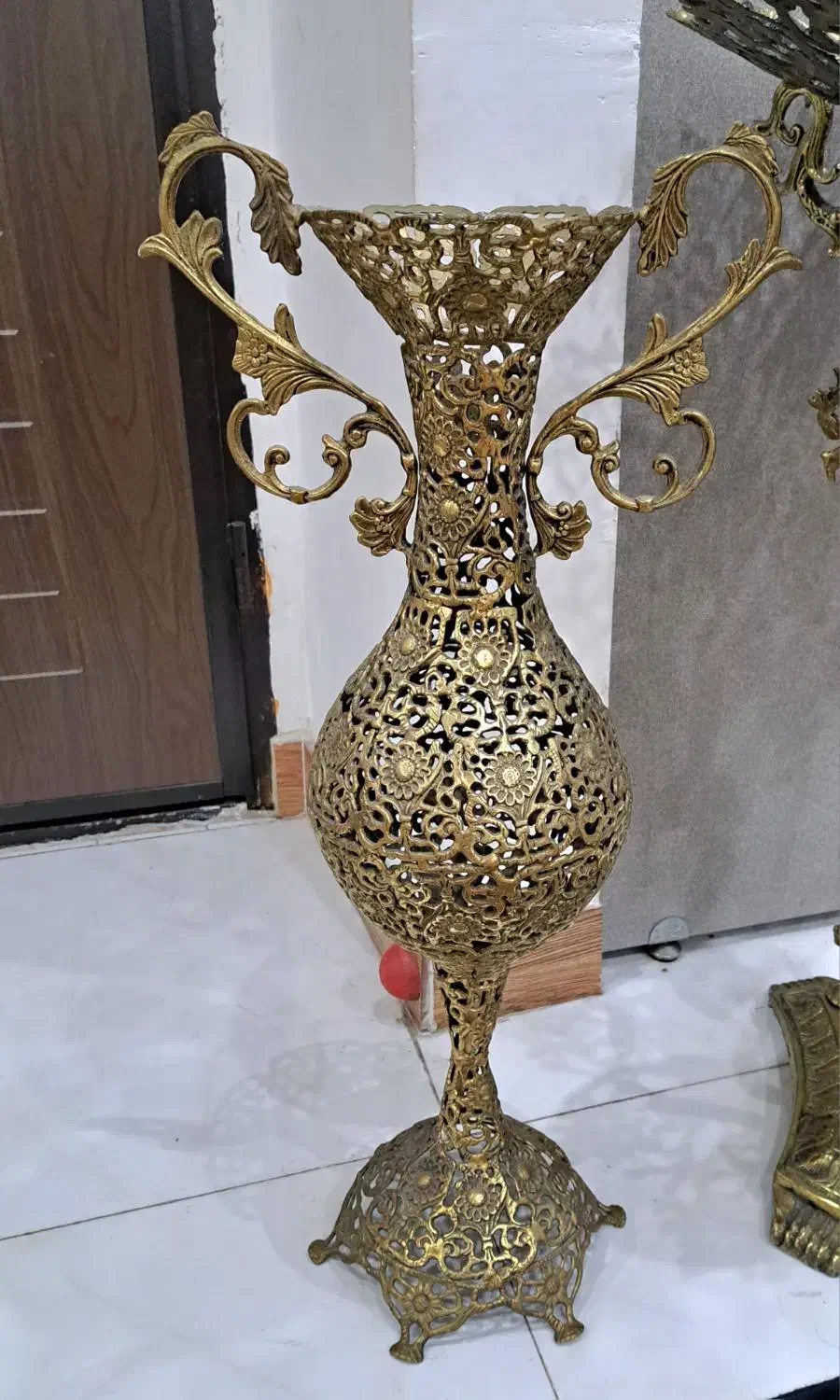 گلدان بلند برنز اصل|صنایع دستی و سایر لوازم تزئینی|اسلام‌شهر, شهرک واوان|دیوار