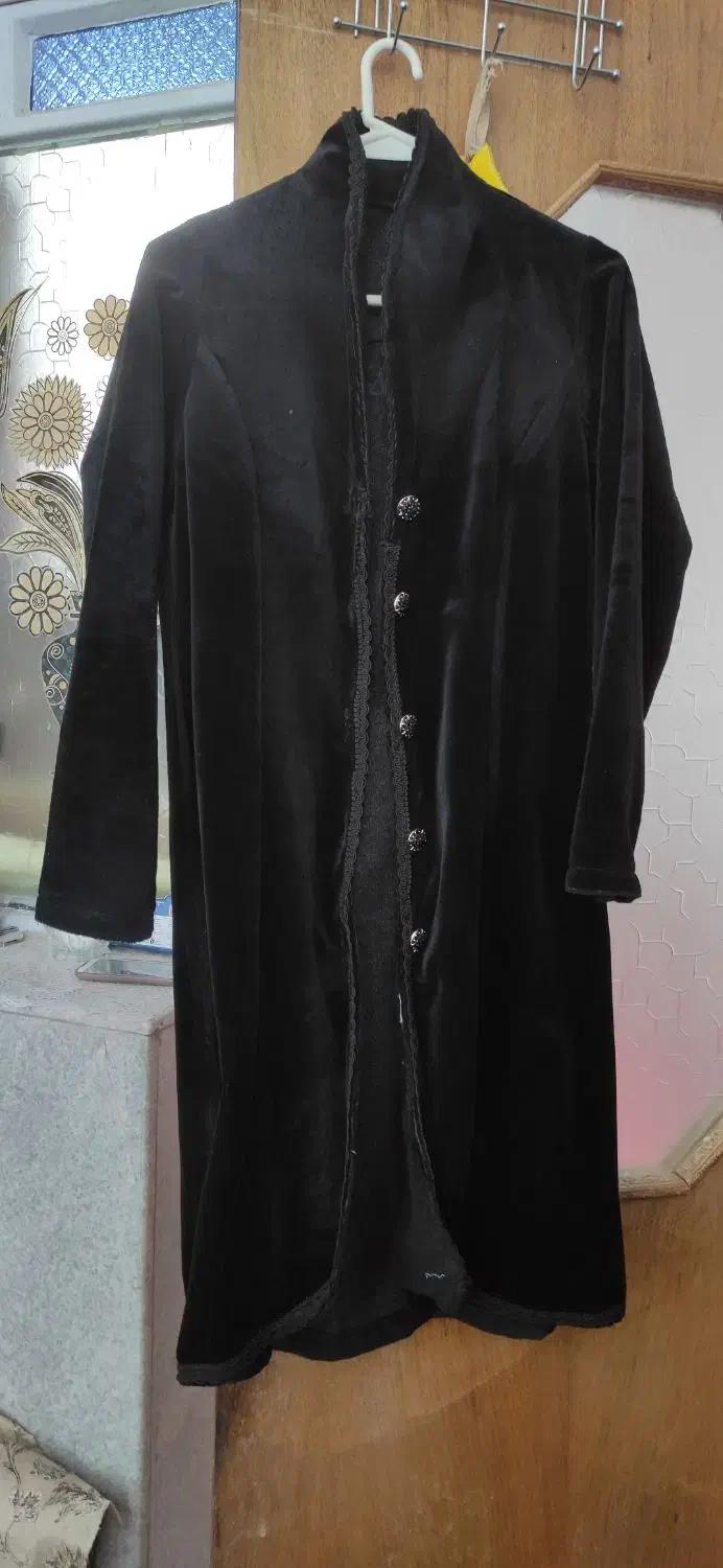 پالتو مخمل|لباس|نائین, |دیوار