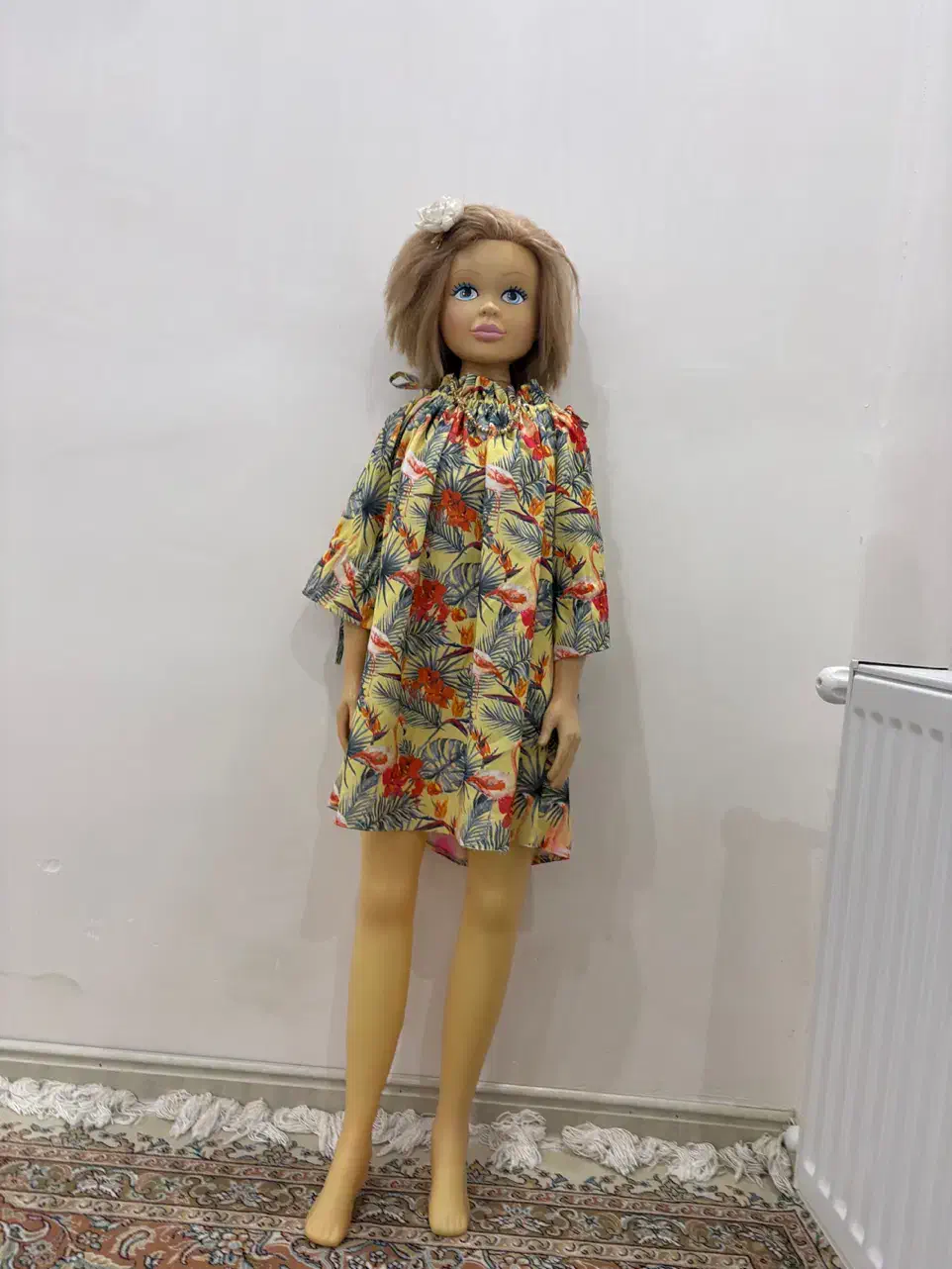 عروسک باربی قدی|اسباب‌بازی بچه|خرم بید, |دیوار