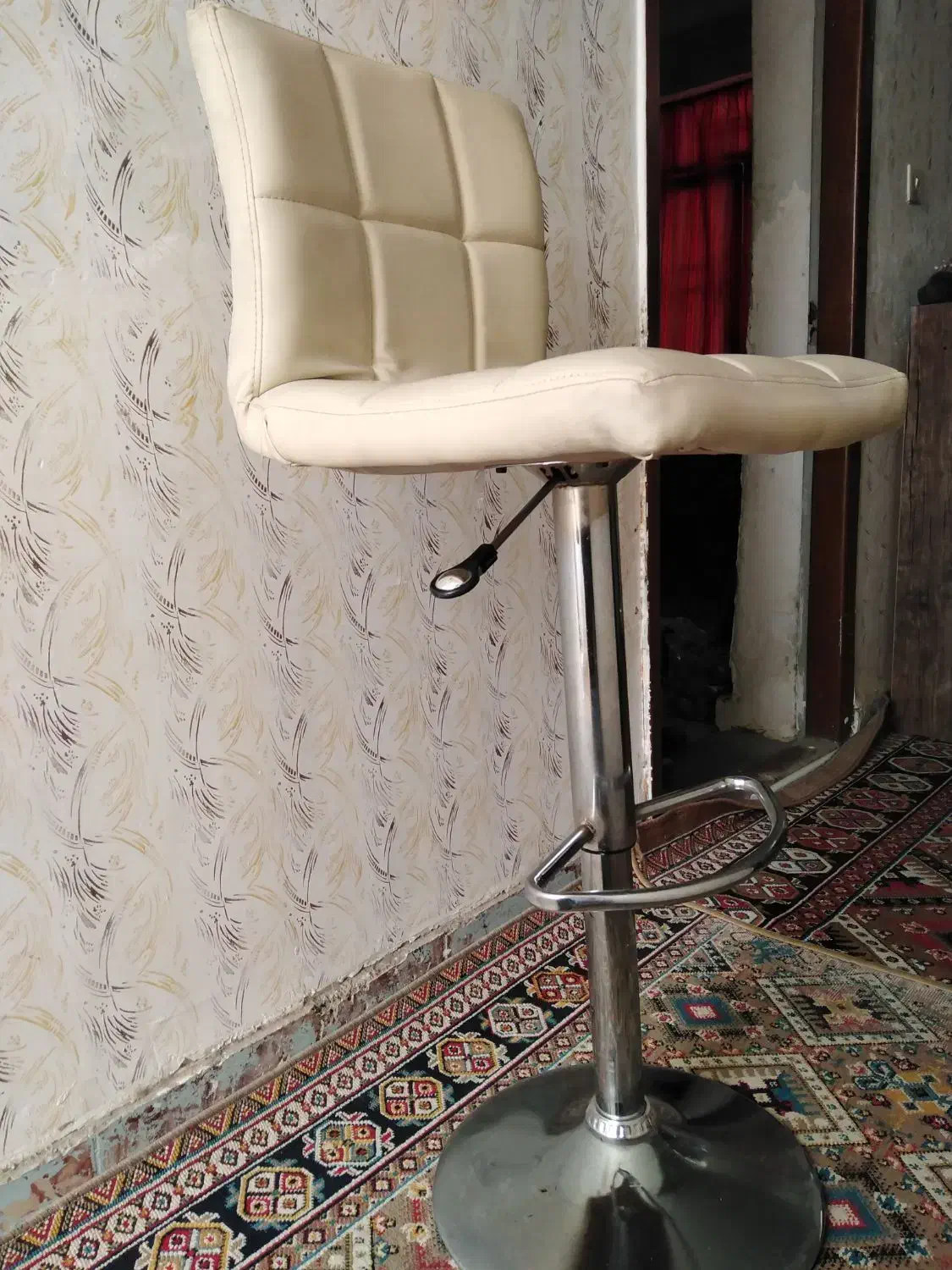 صندلی اپن|صندلی و نیمکت|مشهد, کارگران|دیوار