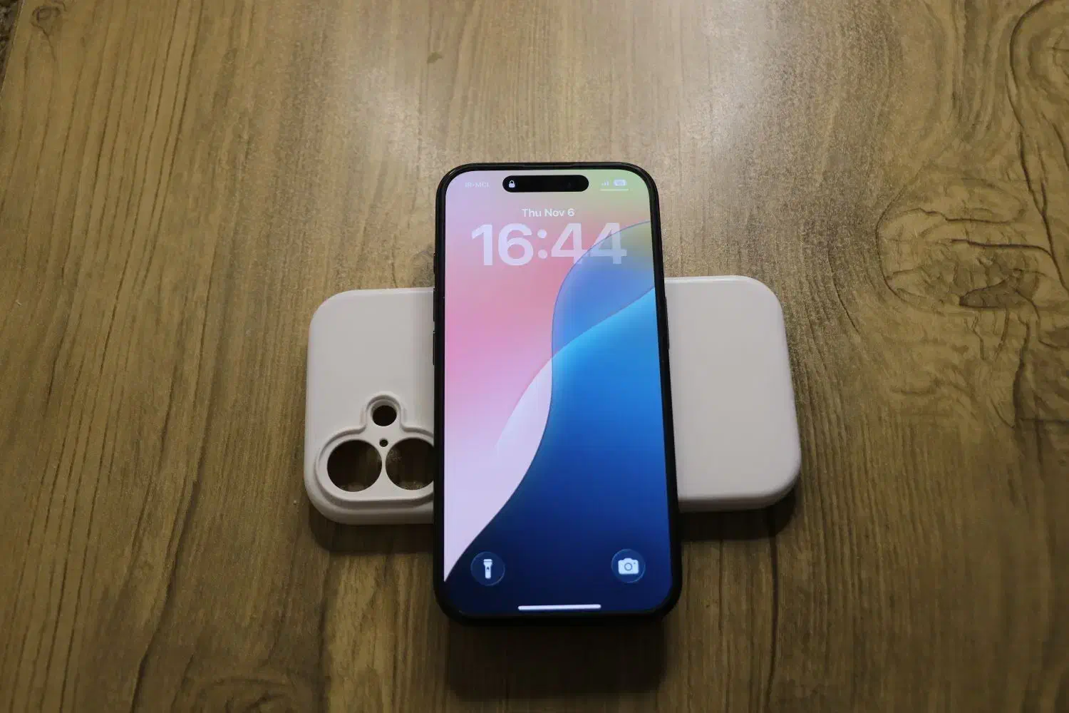 آیفون 16 نرمال 256|موبایل|پرند, فاز ۴|دیوار