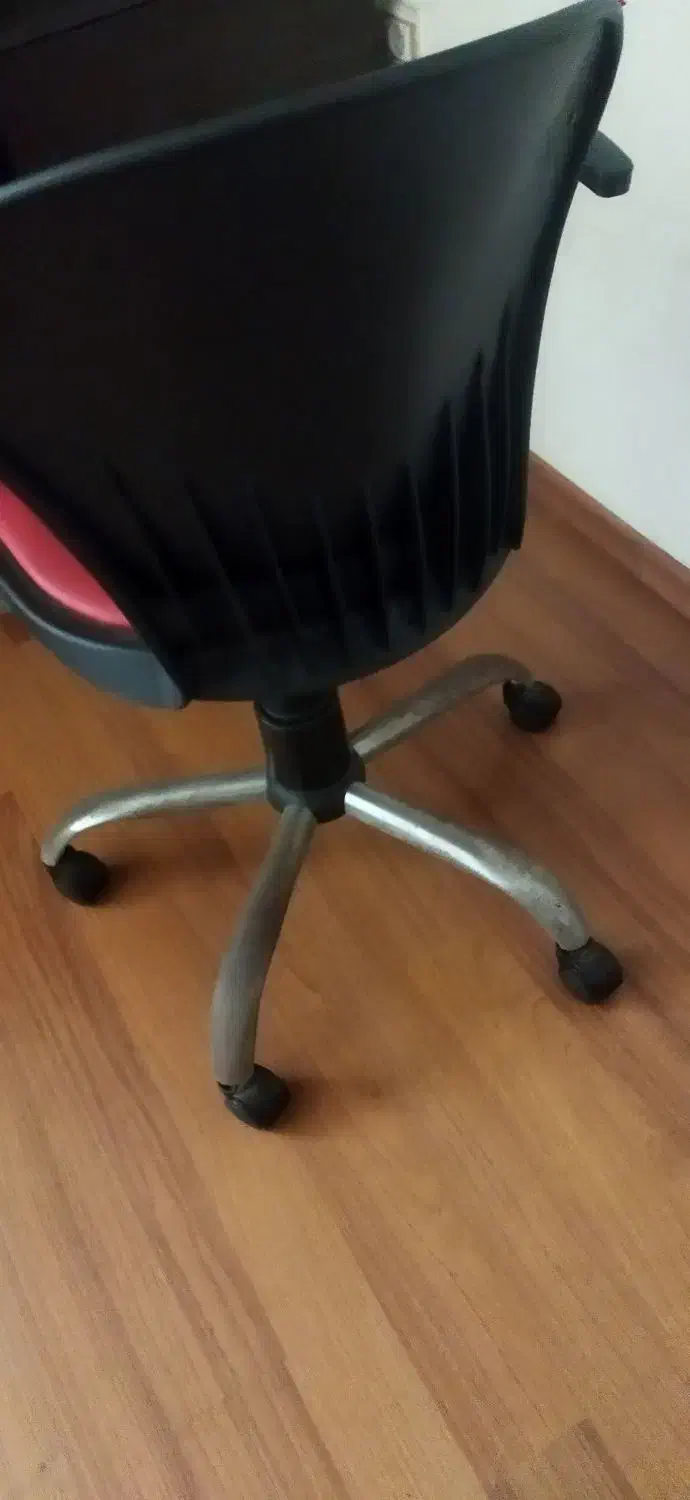 صندلی گردان|صندلی و نیمکت|رشت, گلسار|دیوار