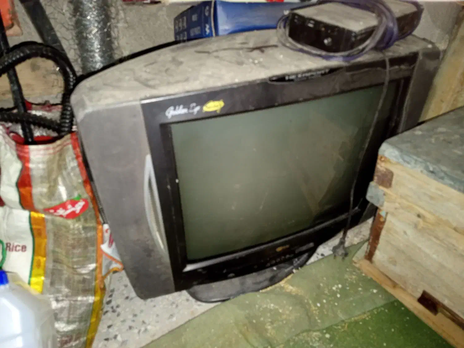 تلویزیون سالم با دستگاه دیجیتال|تلویزیون و پروژکتور|شیراز, شهرک امام حسین|دیوار