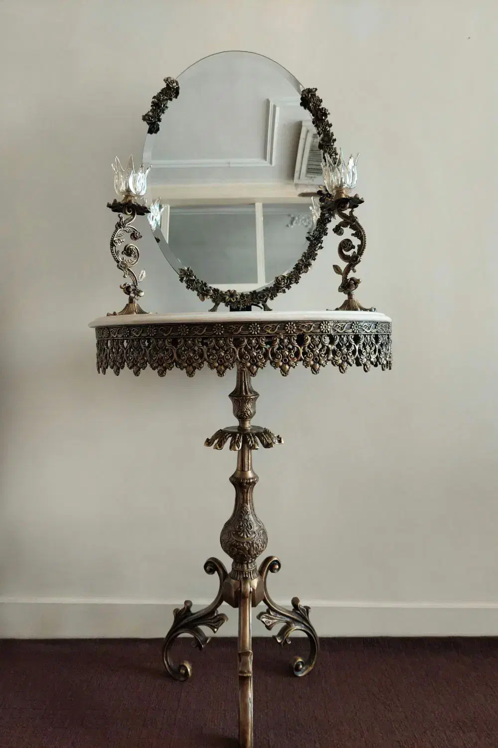 آینه و شمعدان پایه دار|آینه|تهران, شکوفه (عبدل آباد)|دیوار