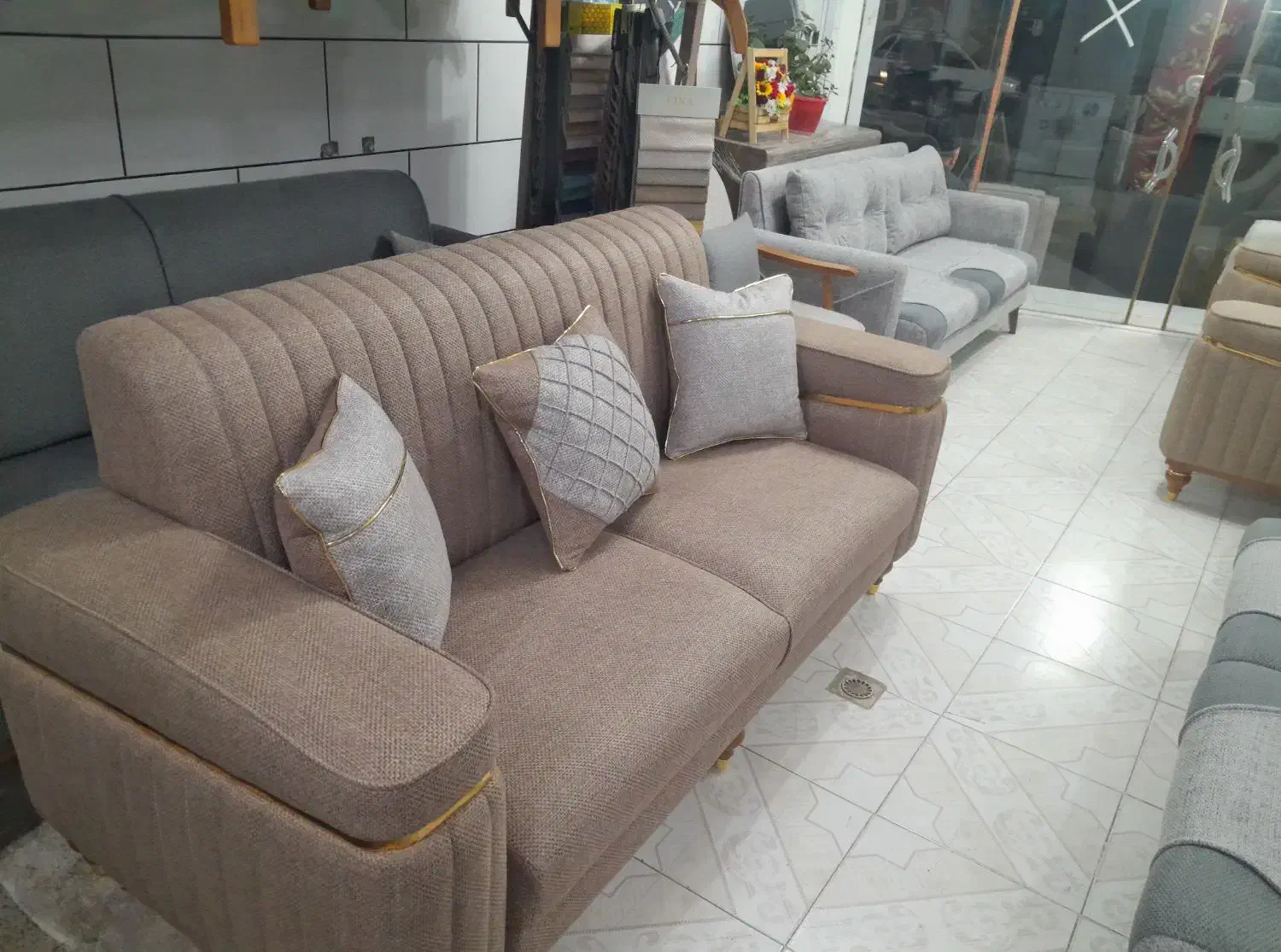 مبل راحتی|مبلمان خانگی و میز عسلی|خمینی‌شهر, |دیوار