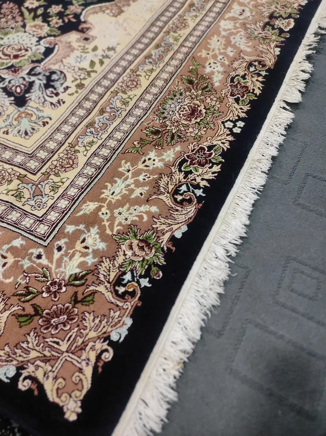 یک جفت فرش در حد نو|فرش|فیروزآباد (فارس), |دیوار