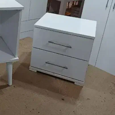 میز تحریر آرایش یا ناخن|آرایشگاه و سالنهای زیبایی|بندر انزلی, شهر صنعتی انزلی|دیوار