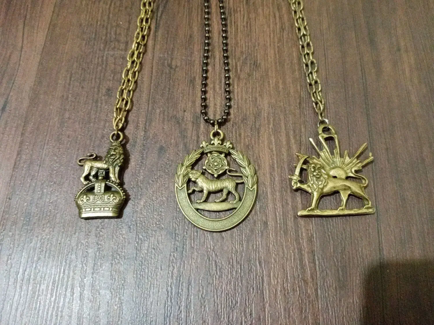 آنتیک قدیمی گردنبند و ساعت|کلکسیون اشیاء عتیقه|اصفهان, کشاورزی|دیوار