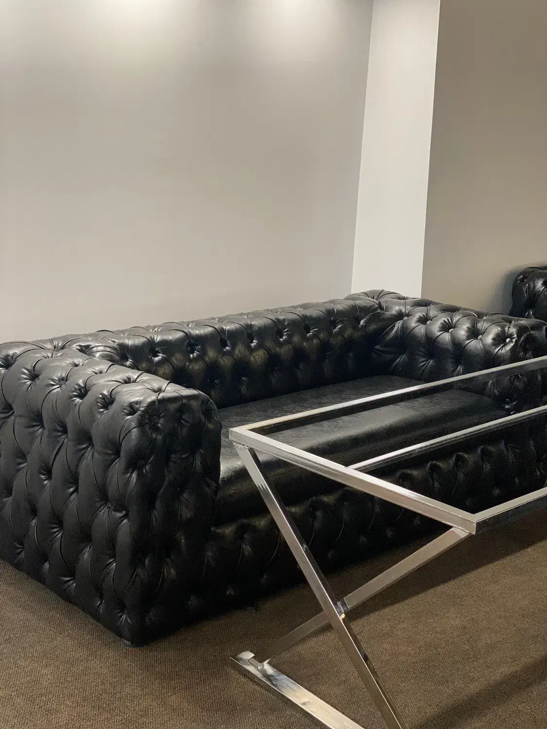 مبل چستر چرم|مبلمان خانگی و میز عسلی|شیراز, صنایع الکترونیک|دیوار