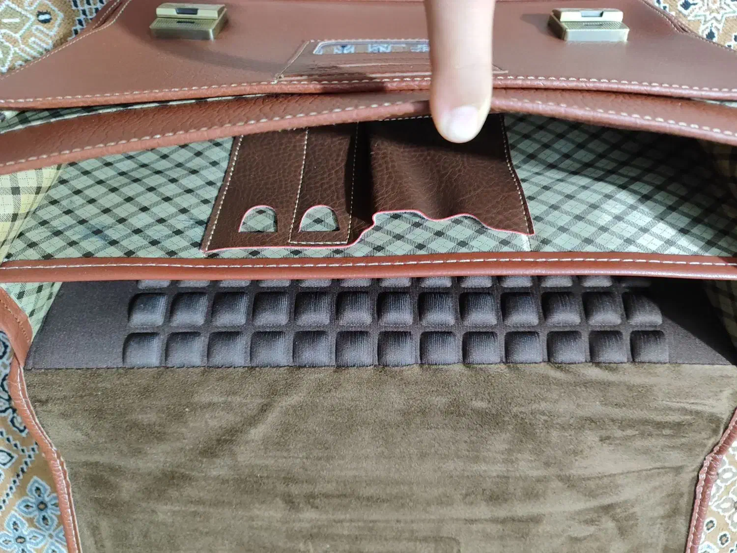 کیف اداری|کیف، کفش، کمربند|شیراز, زند|دیوار