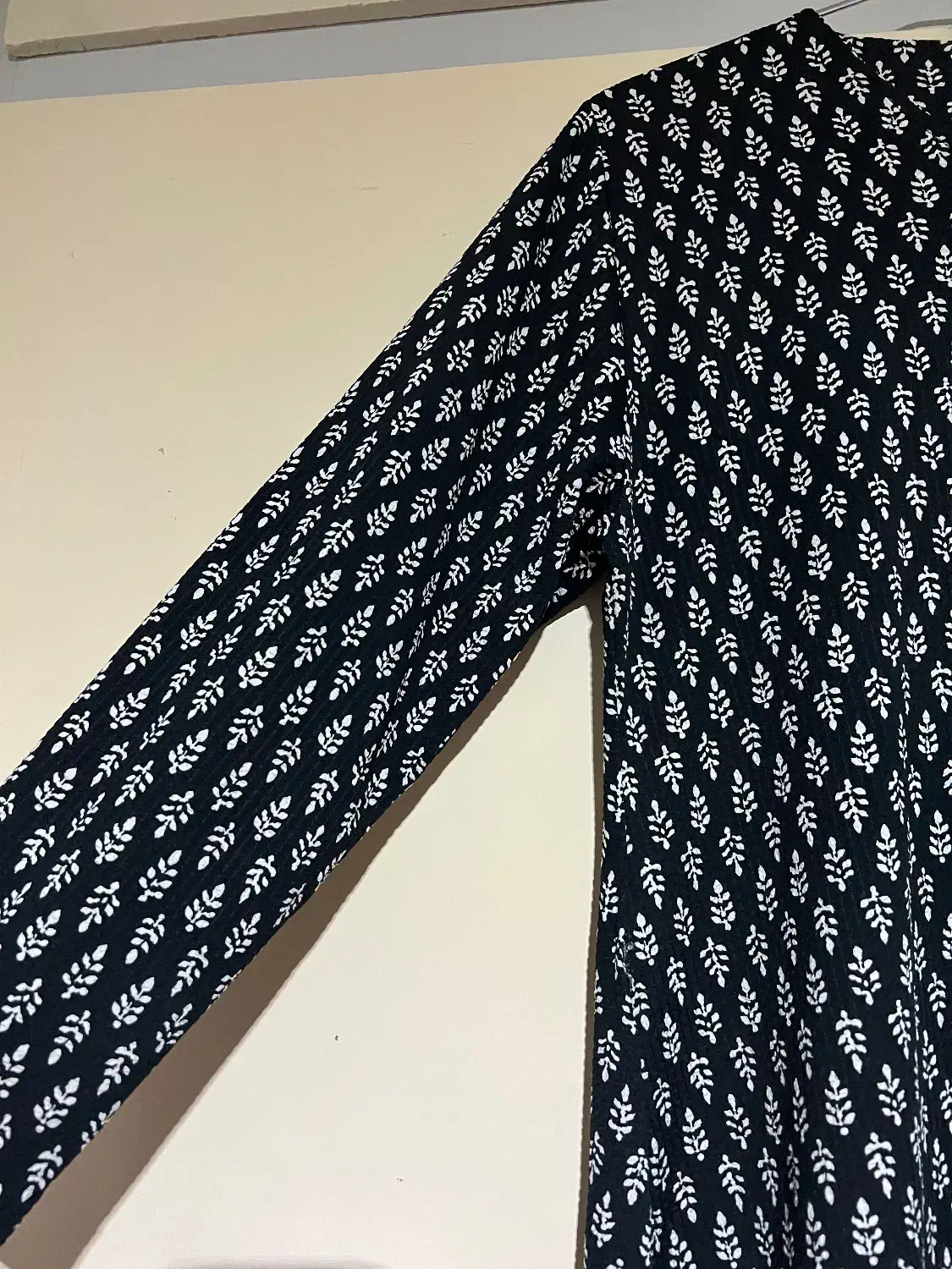 لباس|لباس|همدان, |دیوار