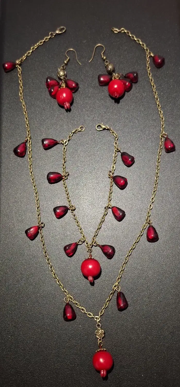 گردنبند و دستبند و گوشواره دست‌ساز هنری|جواهرات|جهرم, |دیوار