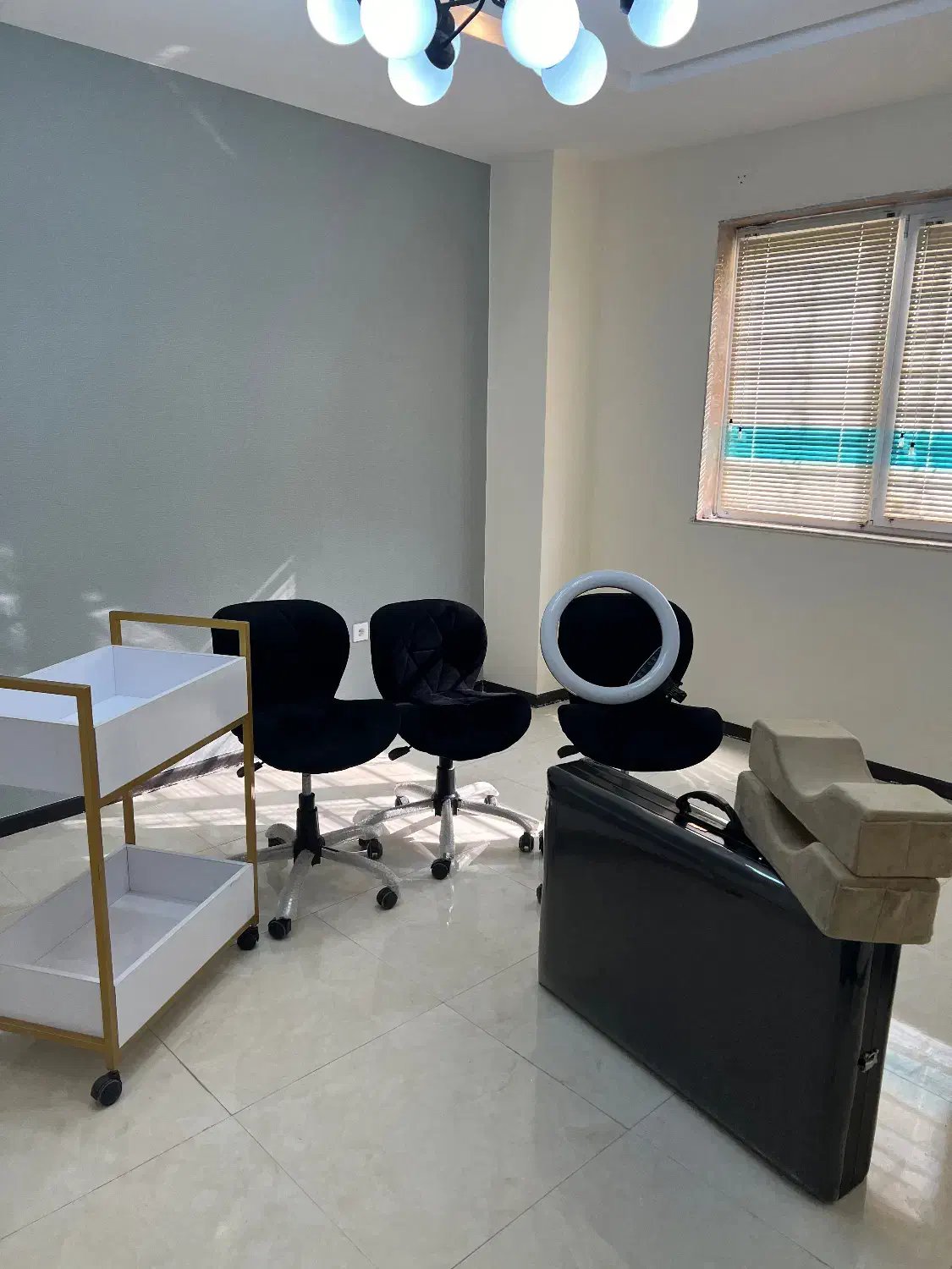 صندلی وتخت با قیمت مناسب به فروش داده میشود|صندلی و نیمکت|گرگان, |دیوار