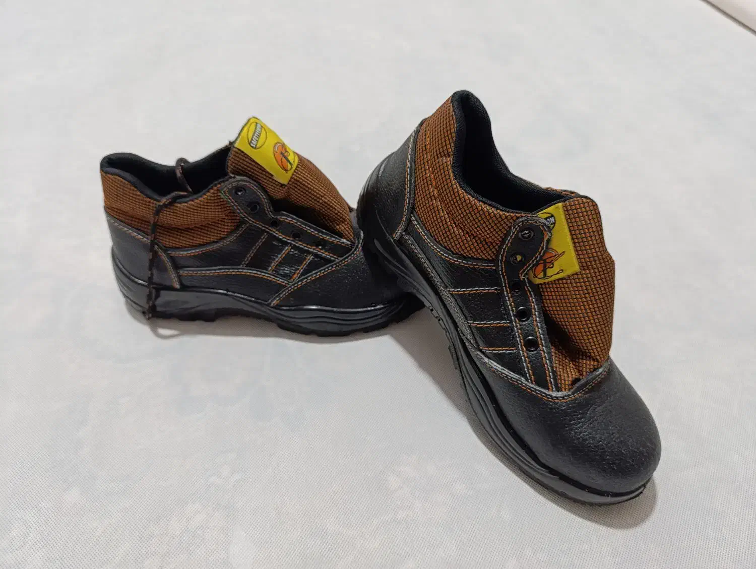 کفش کار|کیف، کفش، کمربند|بندر ترکمن, |دیوار