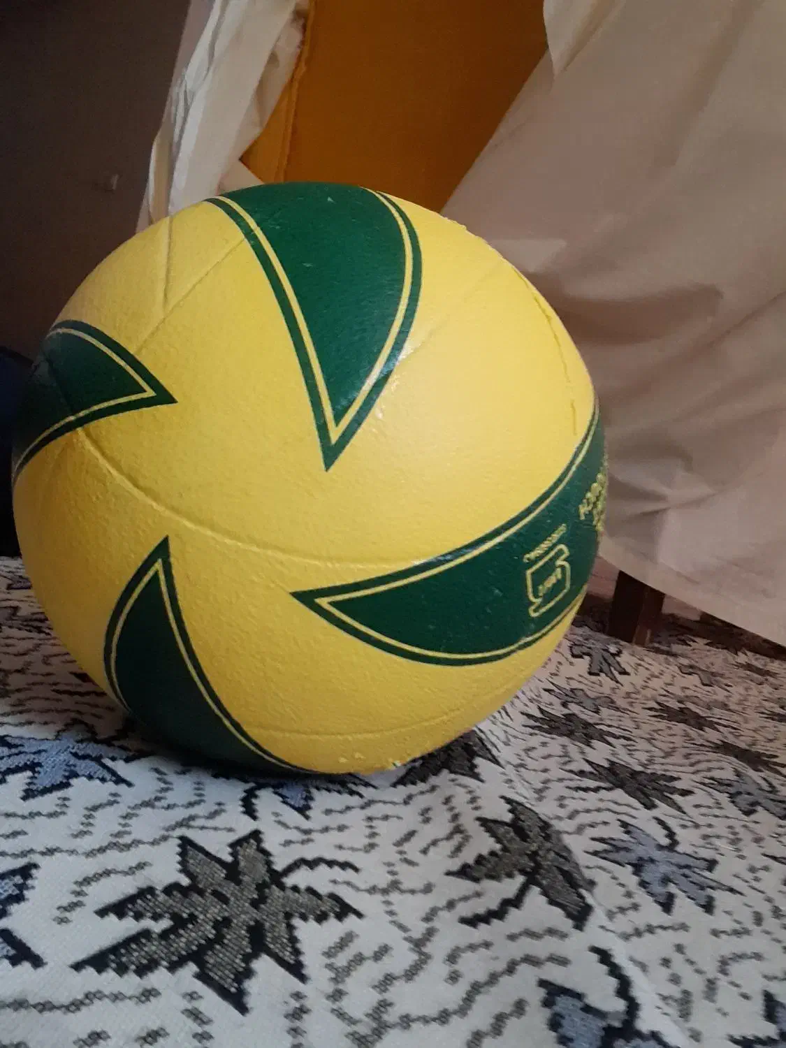 توپ والیبال بتا|ورزش‌های توپی|شاهین‌شهر, عطار|دیوار