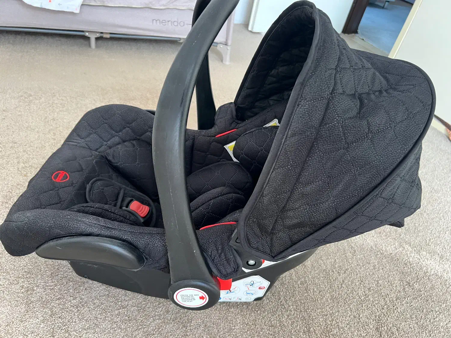 کریر|تخت و صندلی بچه|بندر انزلی, متروپل|دیوار