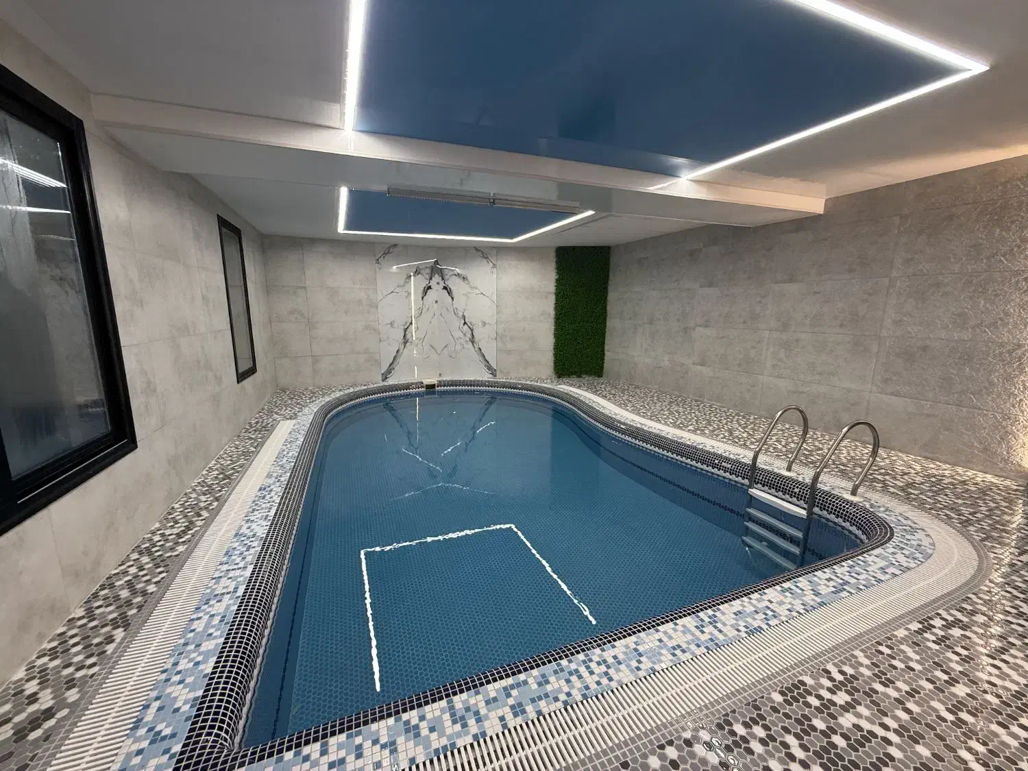 اجاره ویلا باغبهادران باغبادران استخر سرپوشیده|اجارهٔ کوتاه‌مدت ویلا و باغ|باغ بهادران, |دیوار