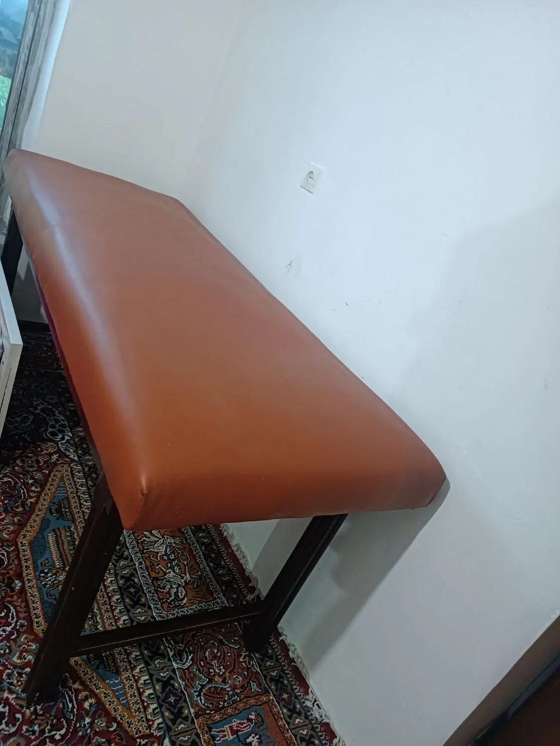 تخت|تخت و سرویس خواب|میانه, |دیوار