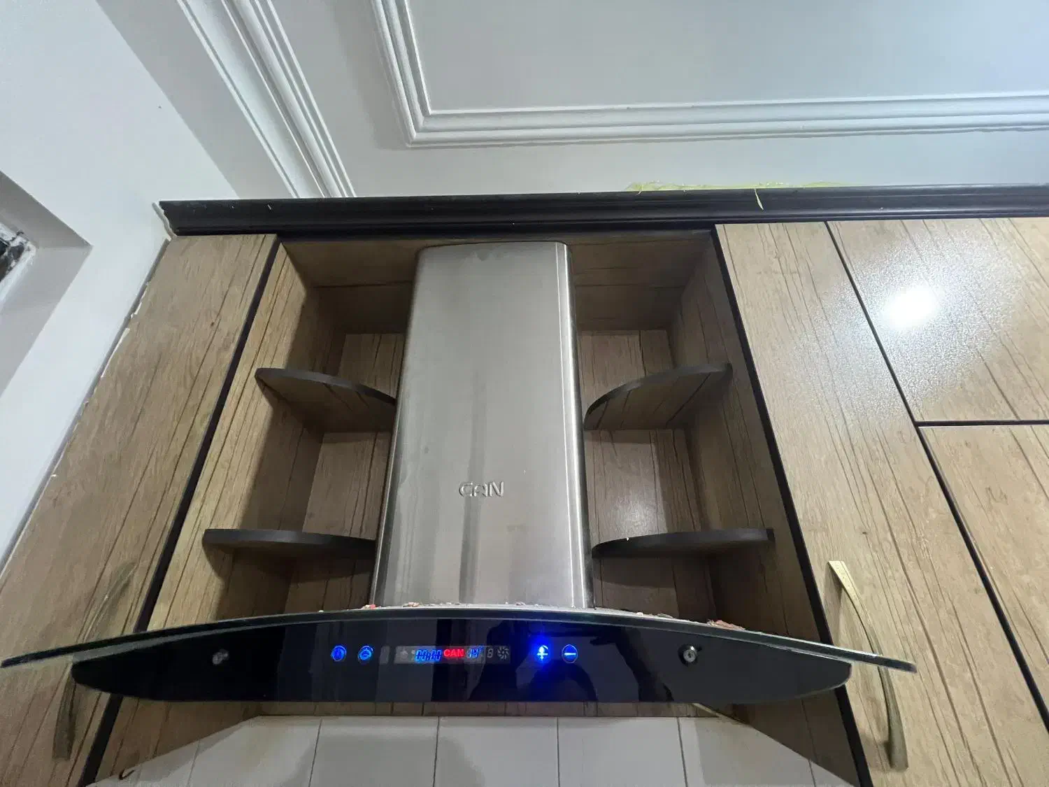 هود کن سالم|هود|رشت, سعدی (تختی)|دیوار