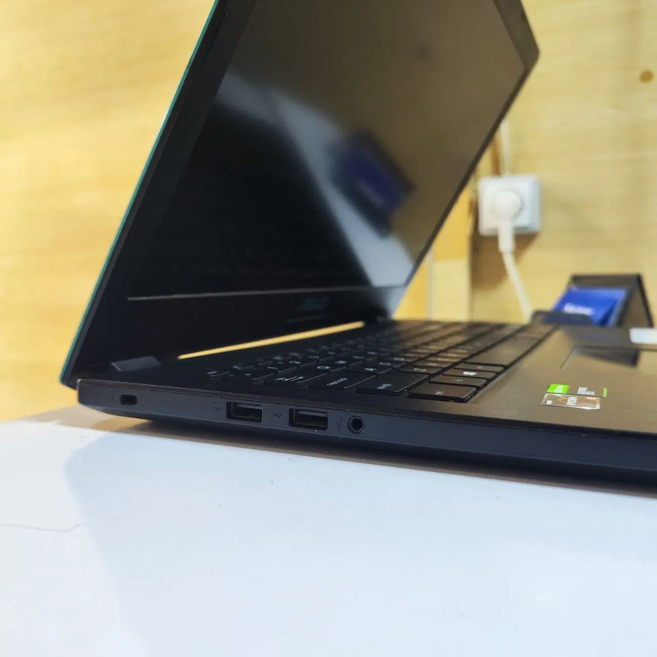 لپتاپ i7 با چهار گیگ رم 16وگرافیک مجزا تاچ اسکرین|رایانه همراه|تهران, میدان ولیعصر|دیوار