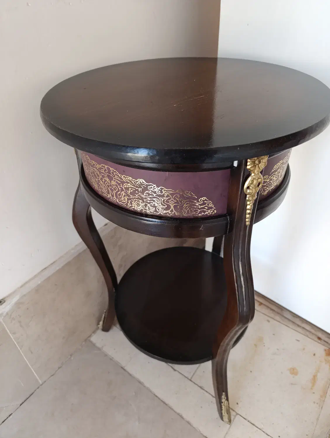 یک عدد میز تزینی|میز تلفن|اصفهان, بهارستان|دیوار