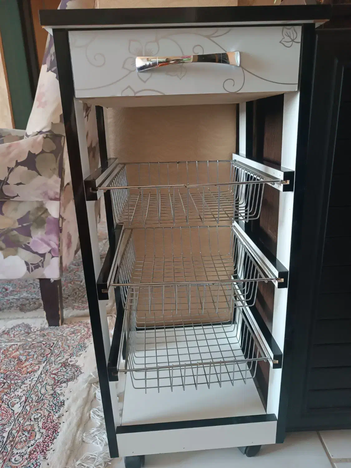 سبد سیب زمینی،سیر،پیاز|آب‌چکان و نظم‌دهنده ظروف|گلبهار, شهر جدید گلبهار|دیوار