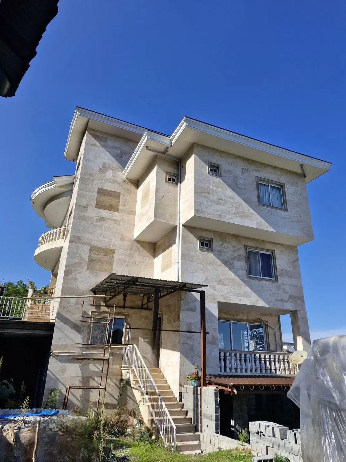 فروش ویلا ۶۵۰ متر زمین - قلعه گردن تنکابن|فروش خانه و ویلا|تنکابن, |دیوار