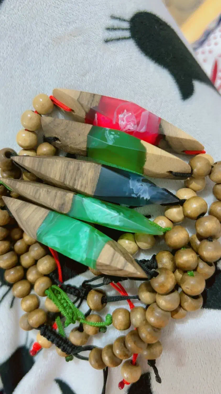 زیورآلات رزینی چوبی|جواهرات|اصفهان, قلعه طبره|دیوار