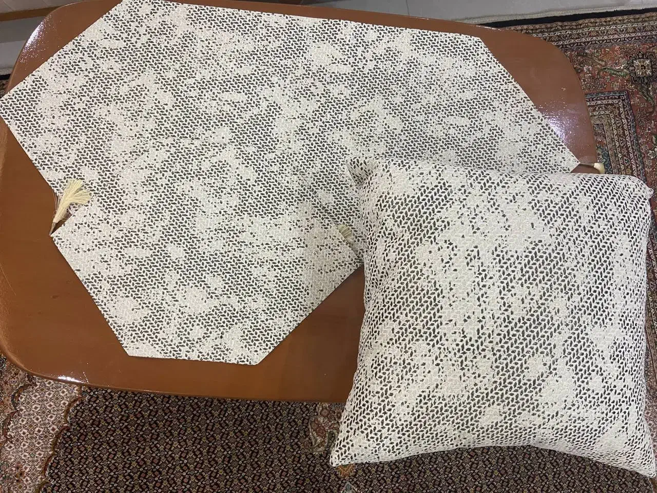 رومیزی|پرده، رانر، رومیزی|تهران, باغ فیض|دیوار