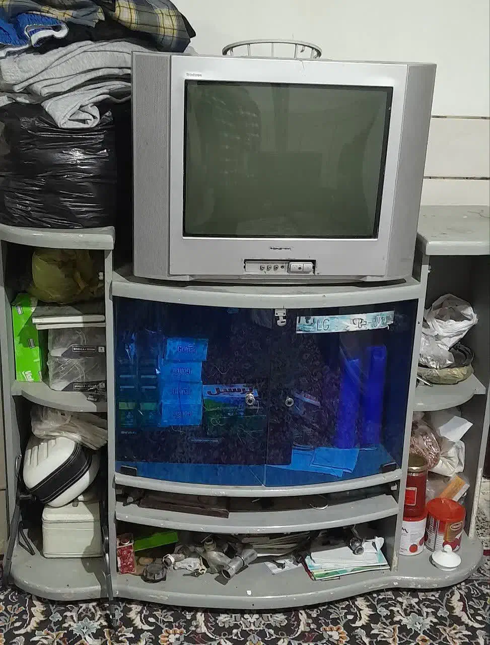 تلویزیون با میز تلویزیون|تلویزیون و پروژکتور|فولادشهر, مدیسه|دیوار