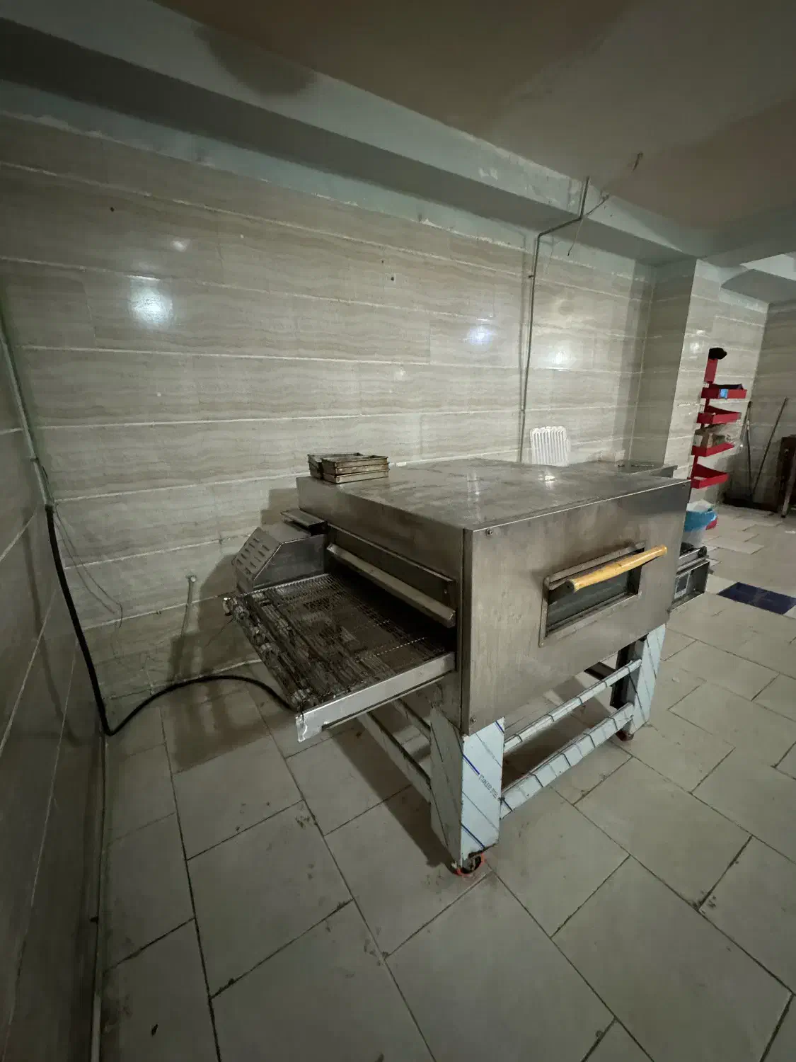 فر پیتزا ریلی دهنه ۷۰ - روماک|کافیشاپ و رستوران|قزوین, |دیوار