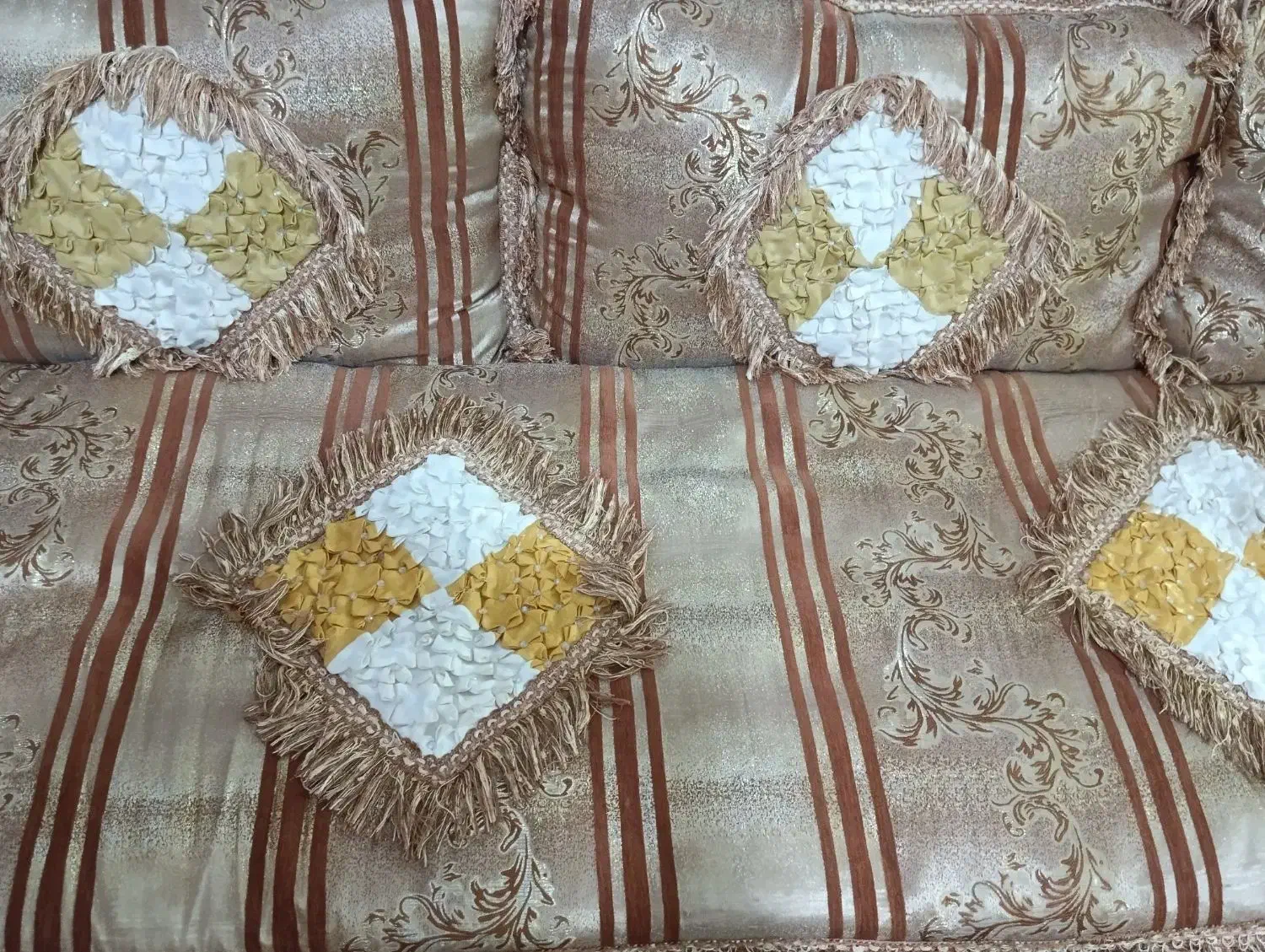 بالشت با کناره|رختخواب، بالش، پتو|زابل, |دیوار