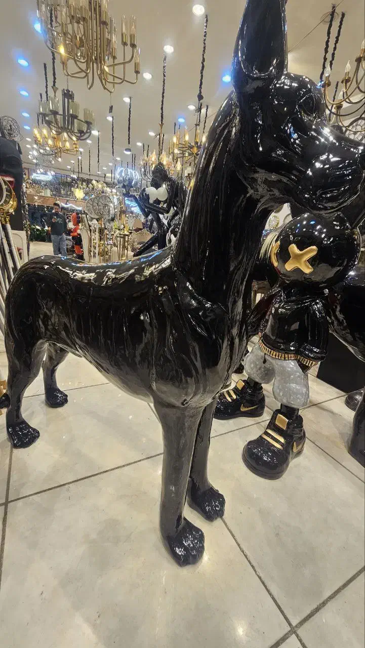 مجسمه سگ گریدین باکستر کنار سالنی|مجسمه، تندیس، ماکت|مشهد, توس (بلوار توس)|دیوار