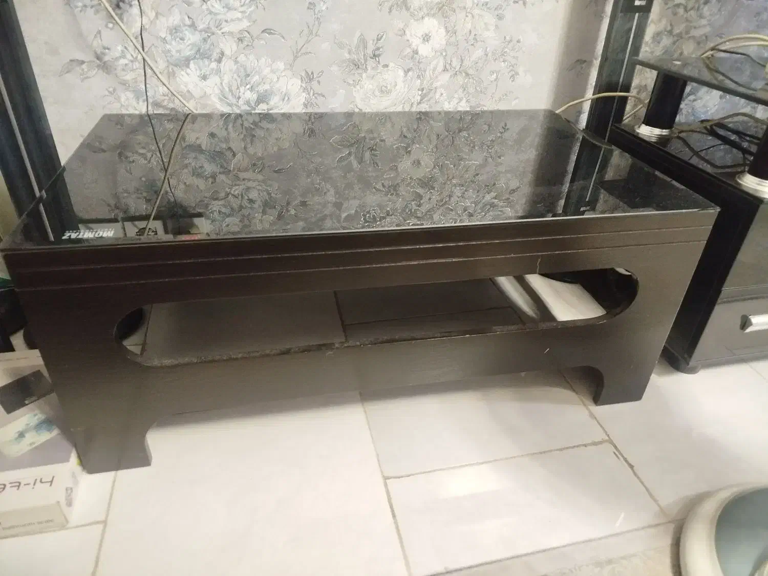 میزجلومبلی همراه ۳ تیکه|مبلمان خانگی و میز عسلی|رشت, معلولین|دیوار