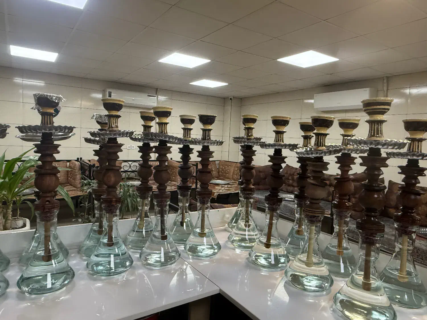 نیروی اقا چایخانه کافه|استخدام خدمات فروشگاه و رستوران|کرمان, |دیوار