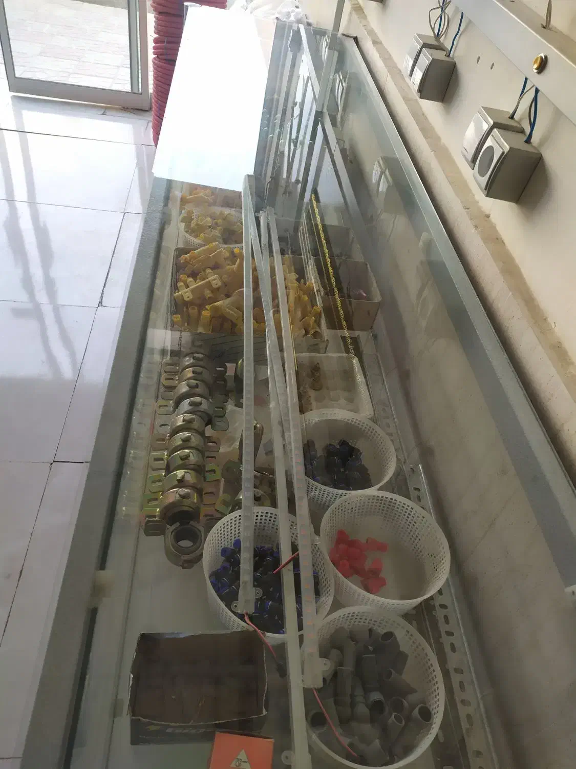 ویترین 2 متری|فروشگاه و مغازه|تایباد, |دیوار