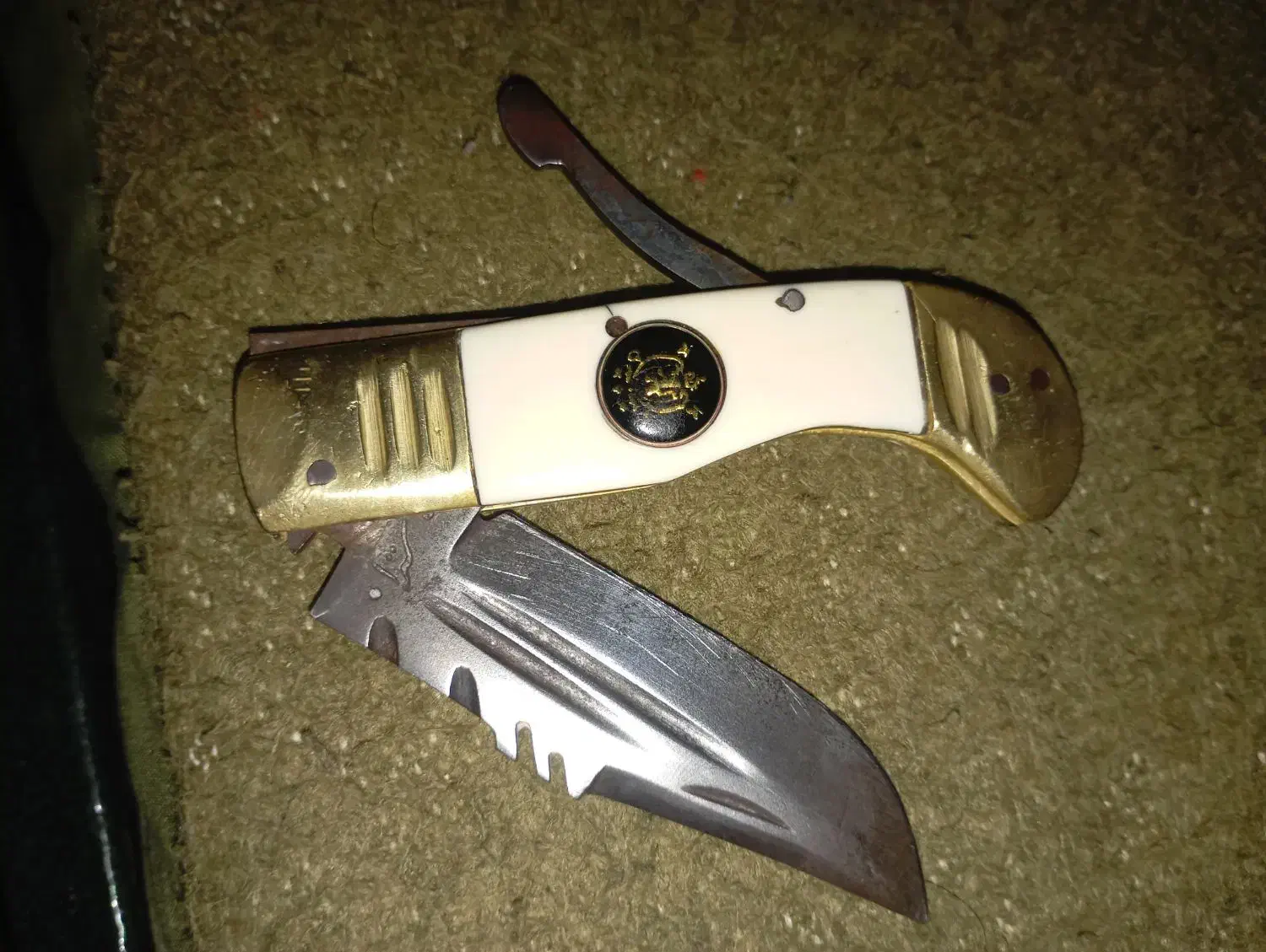 چاقو دنده ای عتیقه|کلکسیون اشیاء عتیقه|پرند, فاز ۲|دیوار