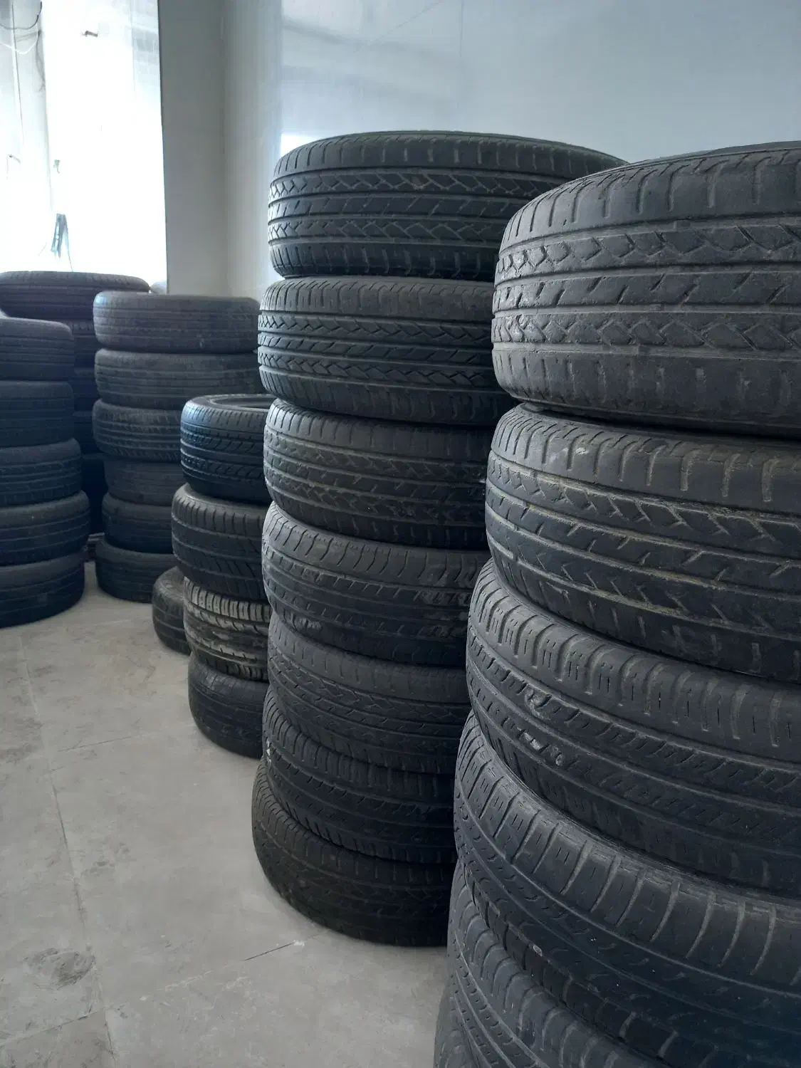 لاستیک نو وکارکرده|قطعات یدکی و لوازم جانبی|فولادشهر, مسکن مهر فولادشهر|دیوار