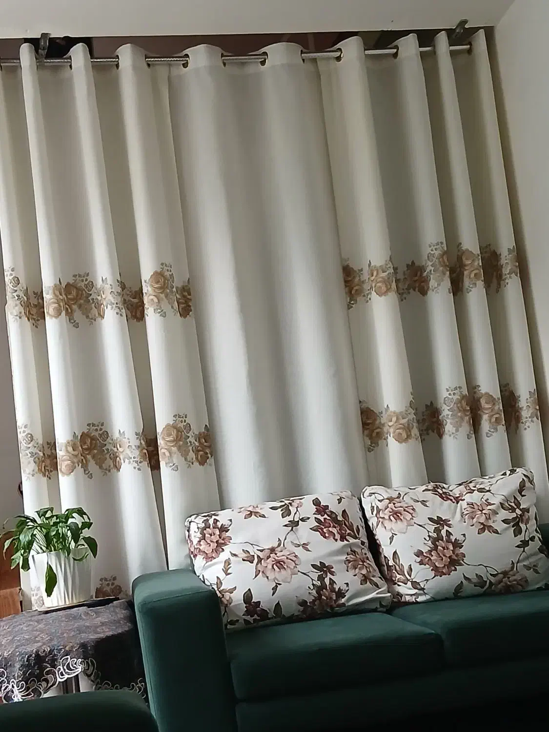 پرده|پرده، رانر، رومیزی|رشت, نخودچر|دیوار